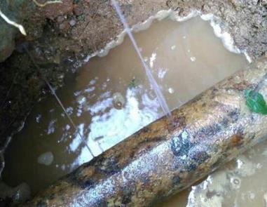 金门楼顶渗水维修公司分享下地暖漏水的原因及检测方法。